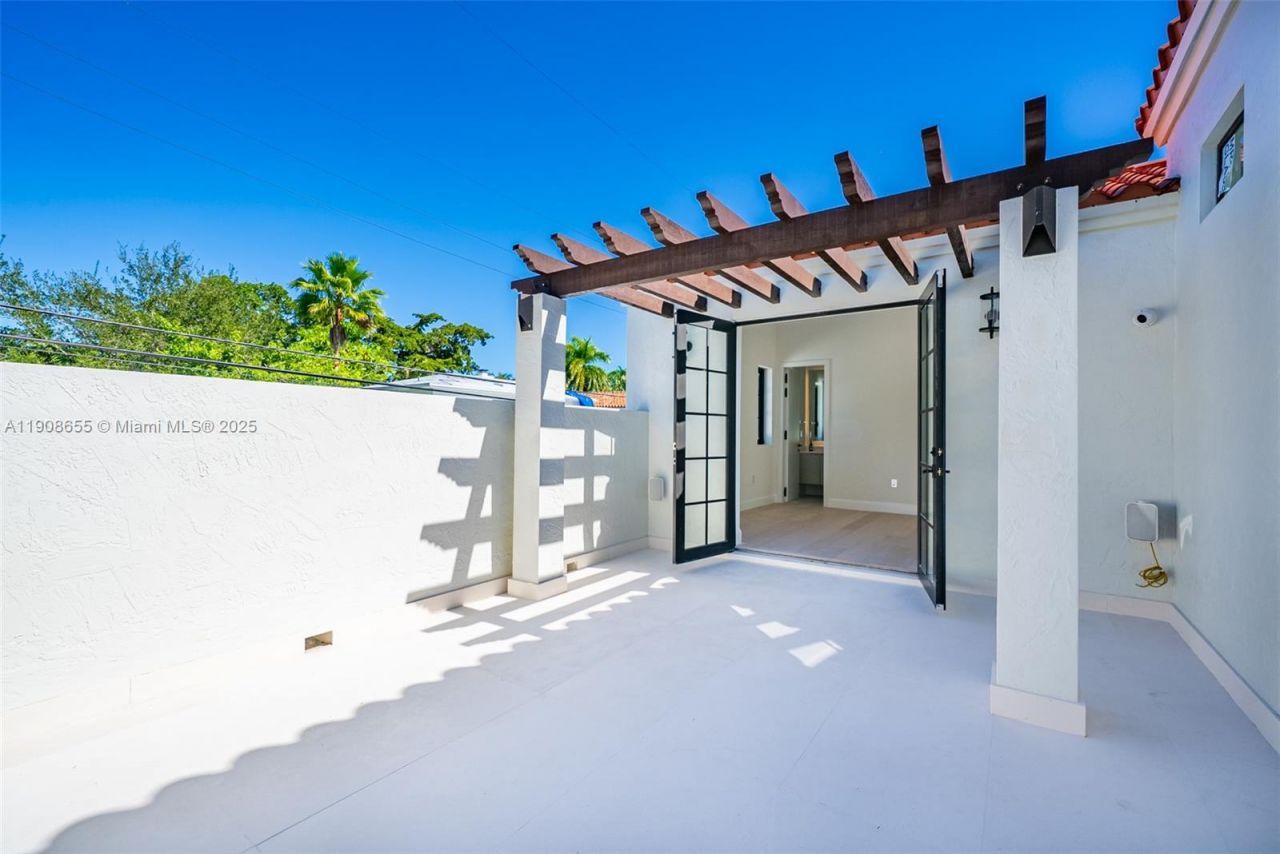 601 NE 56th St, Miami, FL 33137 Photo