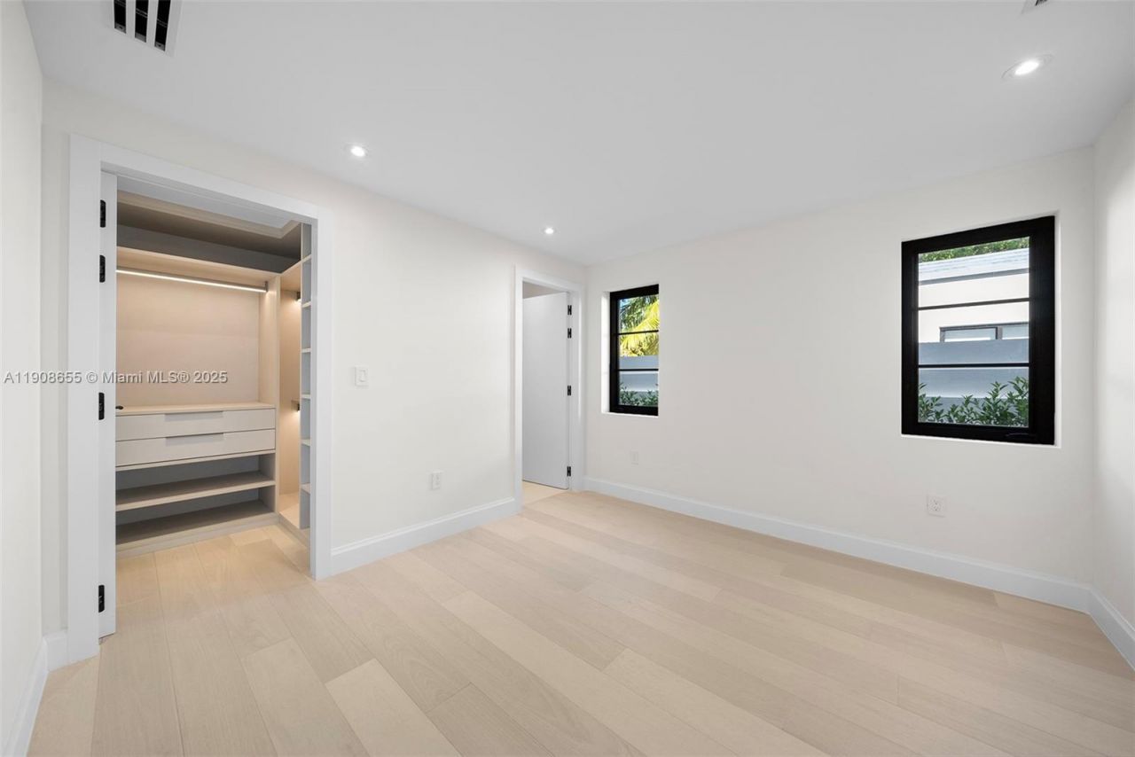 601 NE 56th St, Miami, FL 33137 Photo