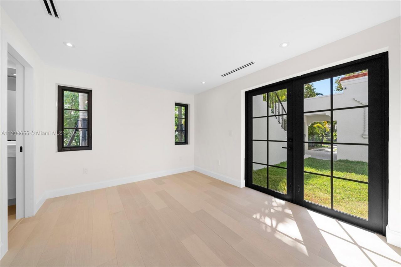 601 NE 56th St, Miami, FL 33137 Photo