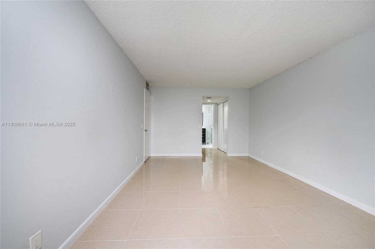 10421 Mahogany Key Cir, Unit 105, Miami, FL 33196 Photo