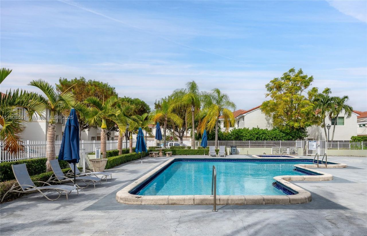 10421 Mahogany Key Cir, Unit 105, Miami, FL 33196 Photo