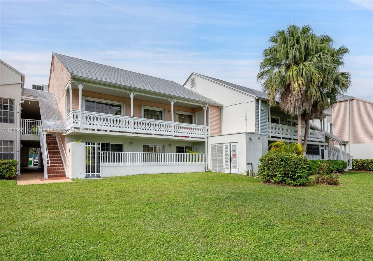 10421 Mahogany Key Cir, Unit 105, Miami, FL 33196 Photo