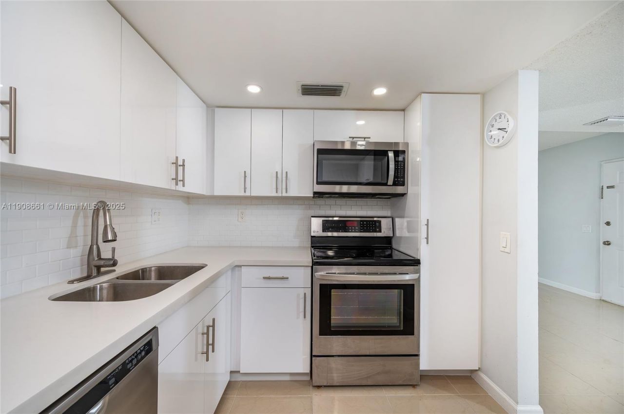 10421 Mahogany Key Cir, Unit 105, Miami, FL 33196 Photo