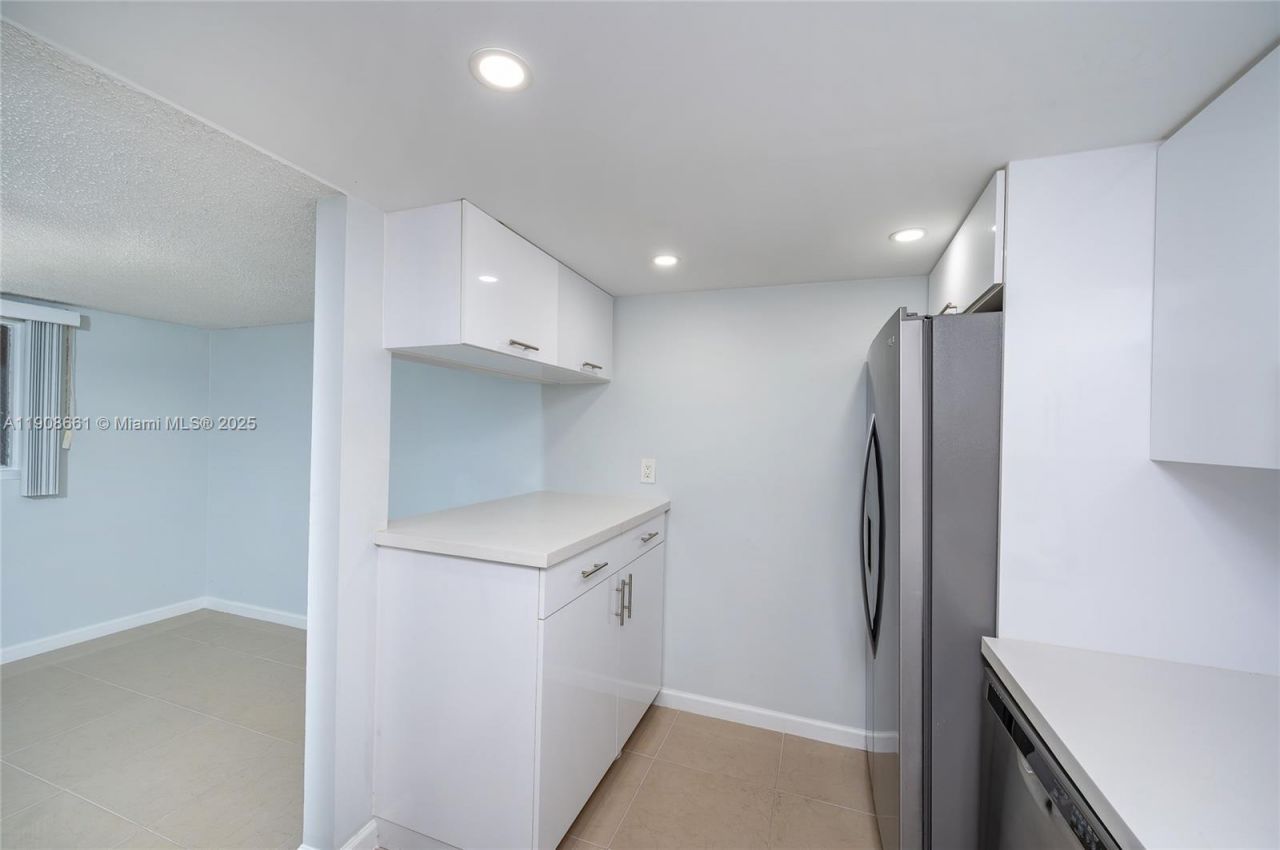 10421 Mahogany Key Cir, Unit 105, Miami, FL 33196 Photo