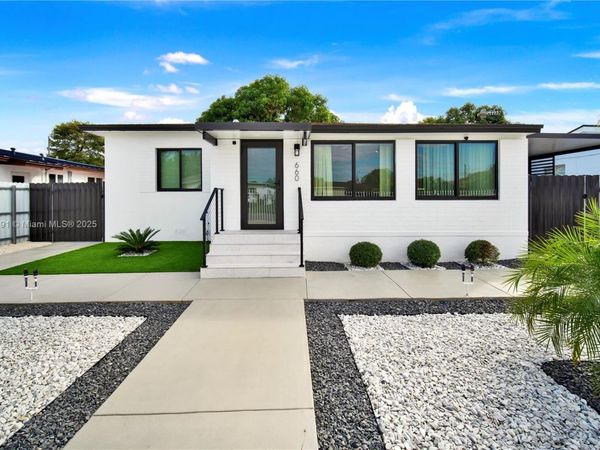 660 E 38th St, Hialeah, FL 33013