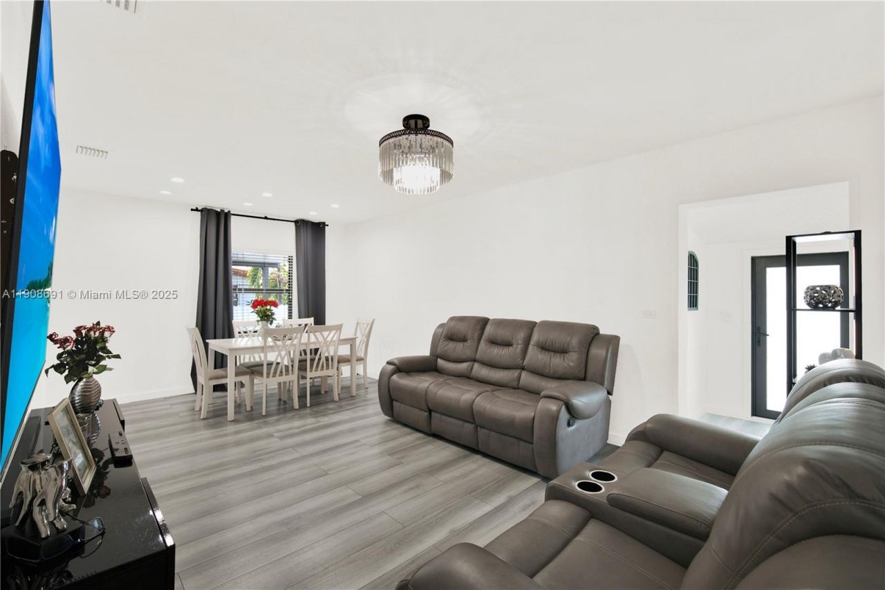 660 E 38th St, Hialeah, FL 33013 Photo