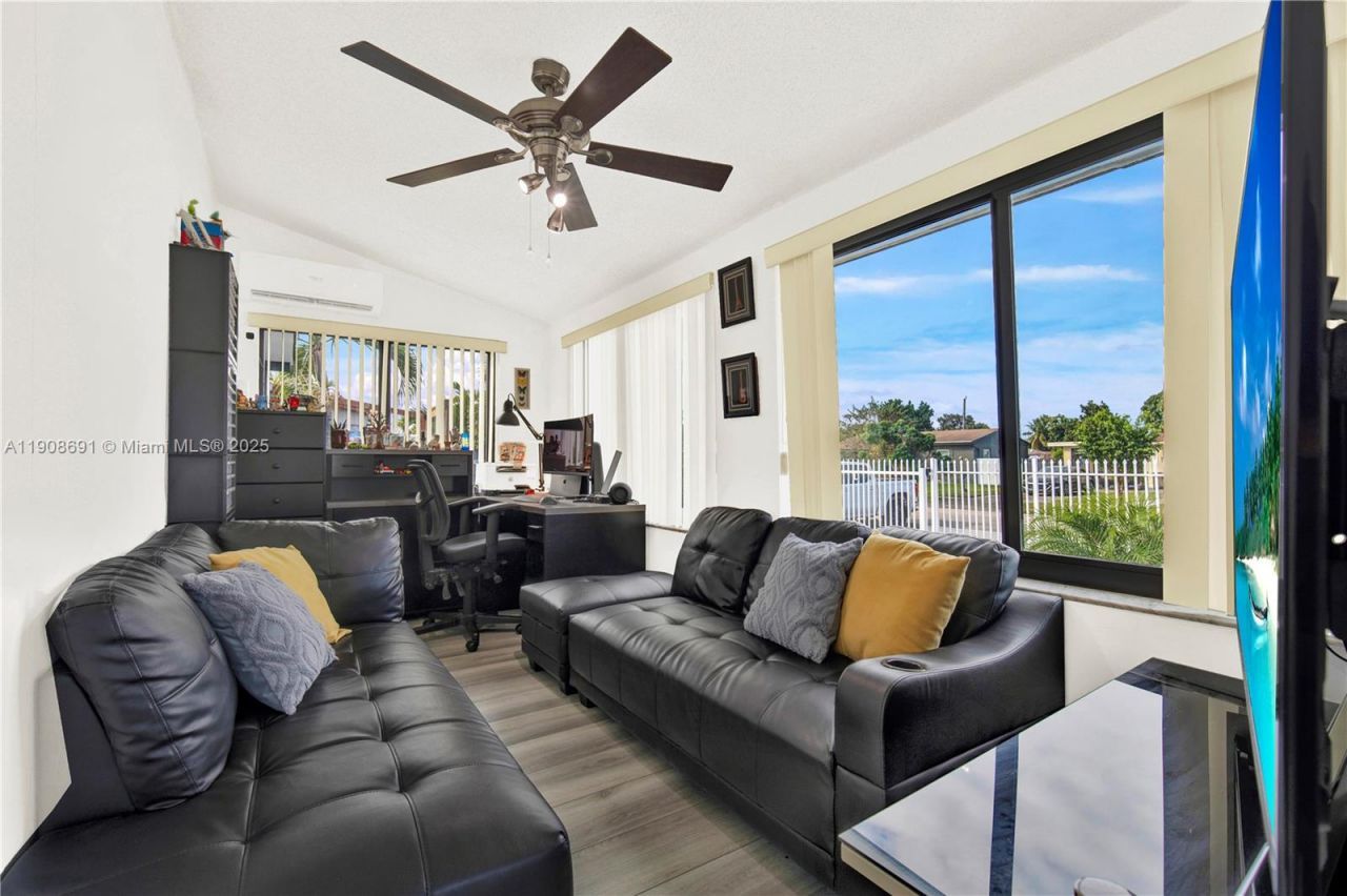 660 E 38th St, Hialeah, FL 33013 Photo