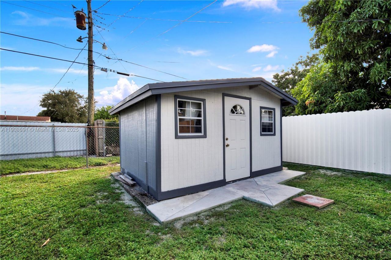 660 E 38th St, Hialeah, FL 33013 Photo