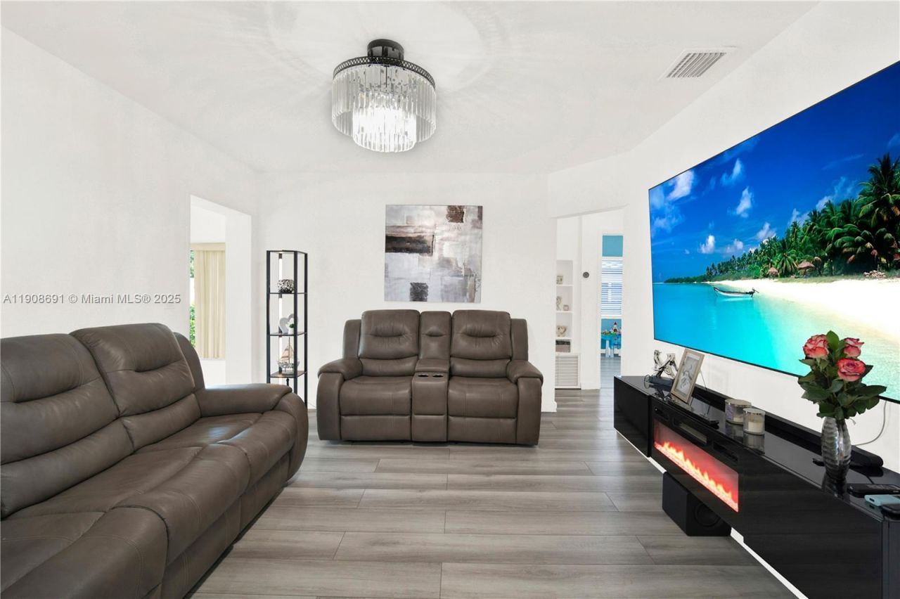 660 E 38th St, Hialeah, FL 33013 Photo