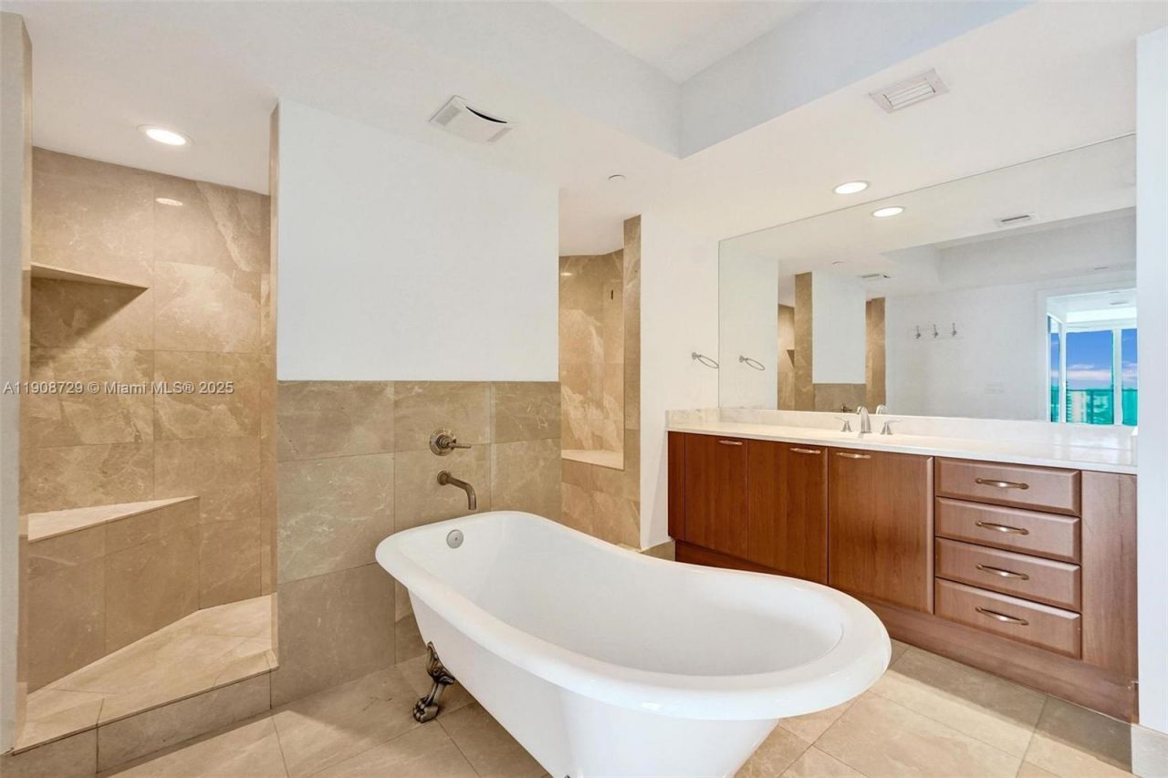 3301 NE 183rd St, Unit 2007, Aventura, FL 33160 Photo