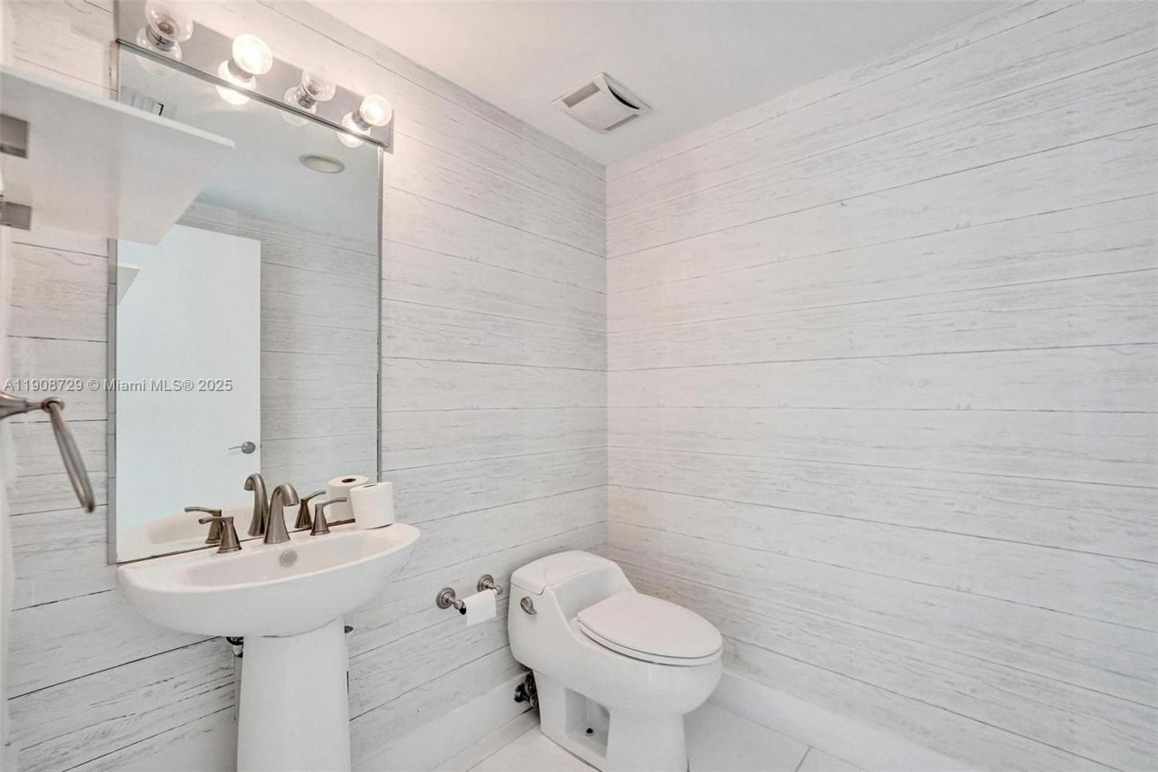 3301 NE 183rd St, Unit 2007, Aventura, FL 33160 Photo