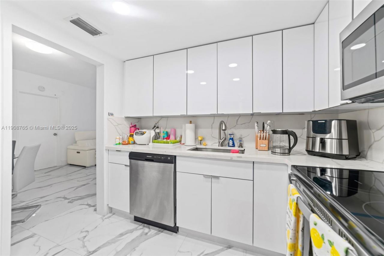 3725 S Ocean Dr, Unit 716, Hollywood, FL 33019 Photo