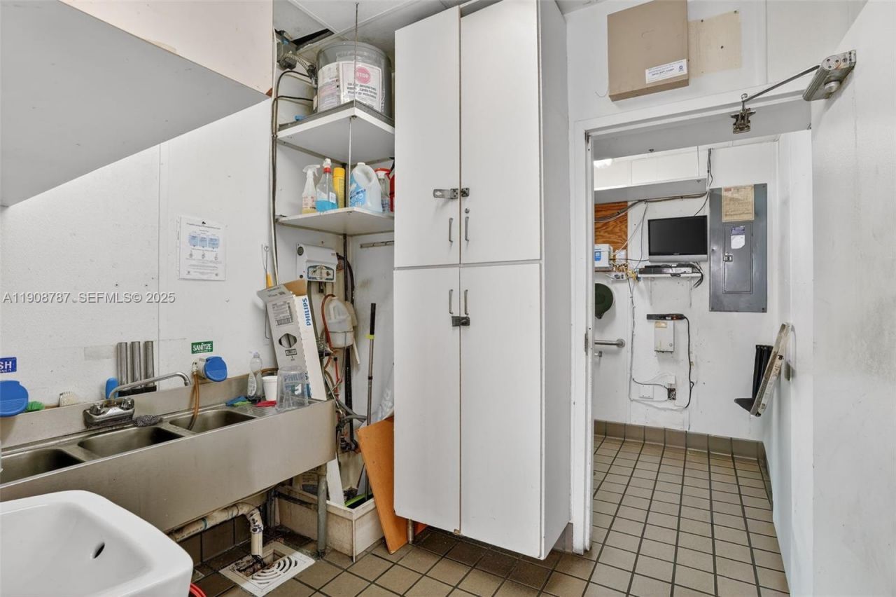 Farm Store Franchise For Sale In Hialeah Gardens, Hialeah Gardens, FL 33018 Photo