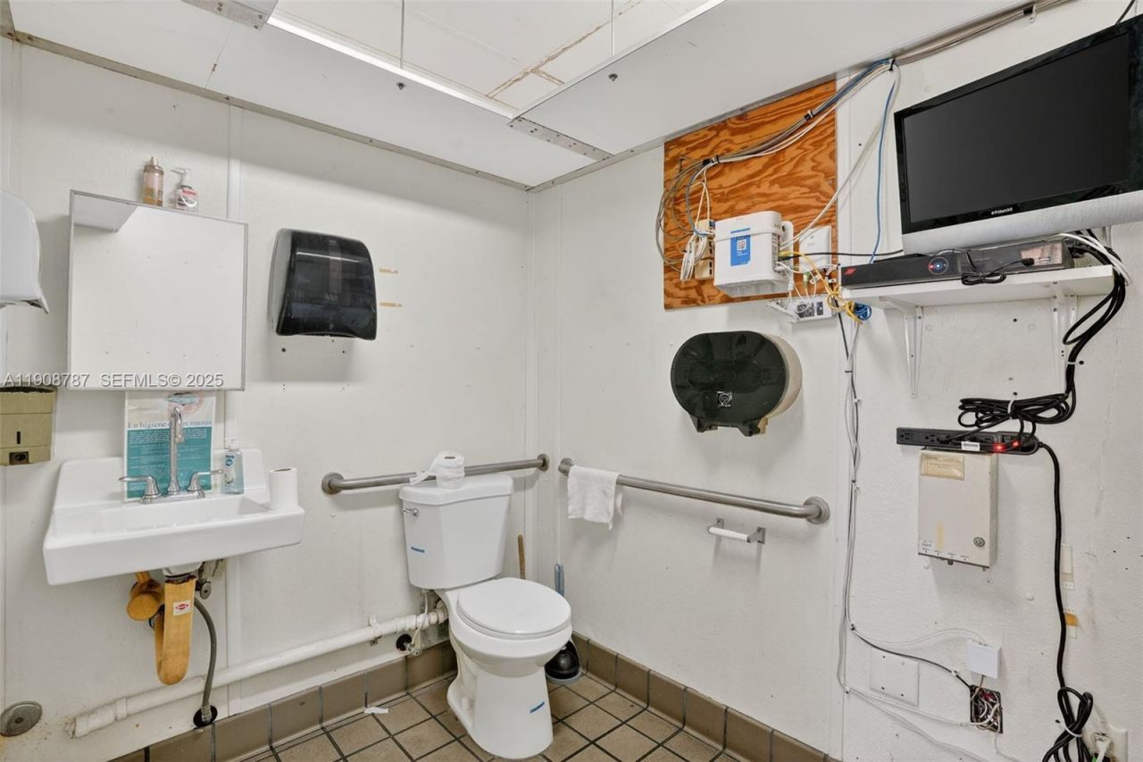 Farm Store Franchise For Sale In Hialeah Gardens, Hialeah Gardens, FL 33018 Photo