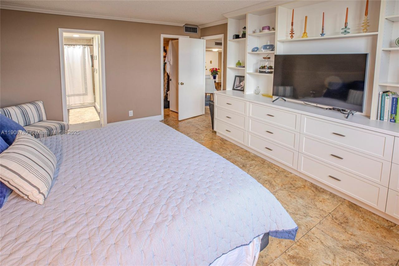 437 Golden Isles Dr, Unit 9B-C, Hallandale Beach, FL 33009 Photo