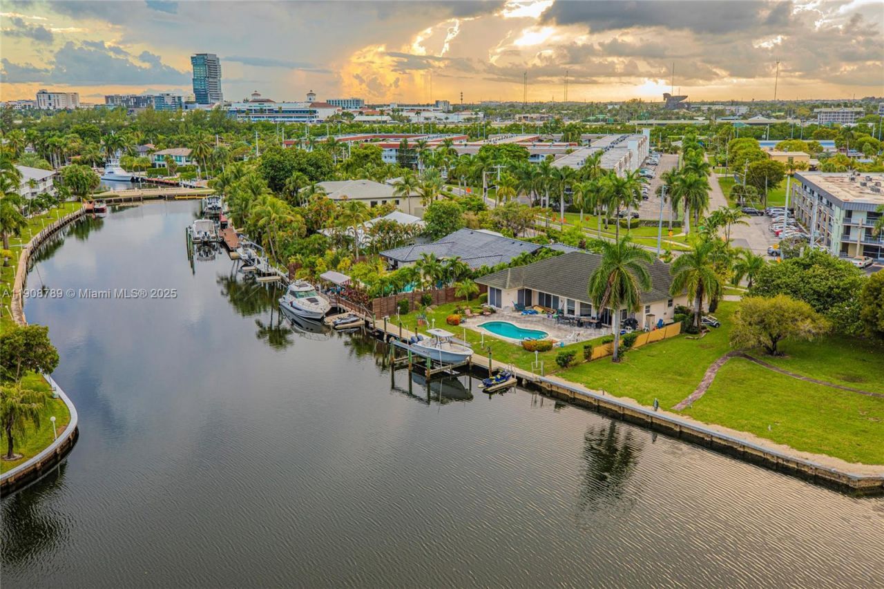 437 Golden Isles Dr, Unit 9B-C, Hallandale Beach, FL 33009 Photo