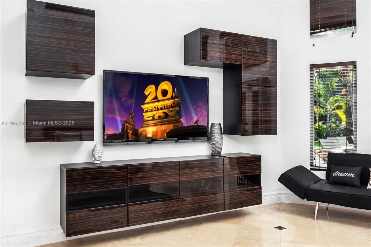 1051 NE 89th St, Miami, FL 33138 Photo