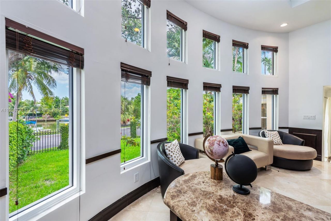 1051 NE 89th St, Miami, FL 33138 Photo