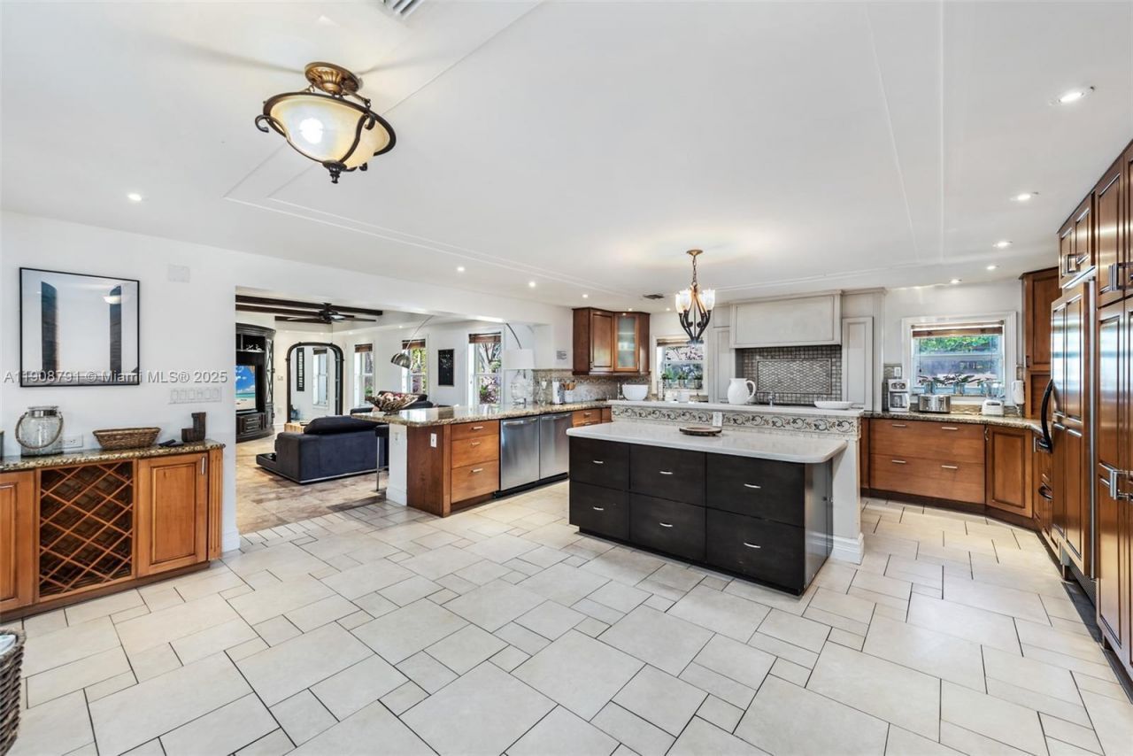 1051 NE 89th St, Miami, FL 33138 Photo