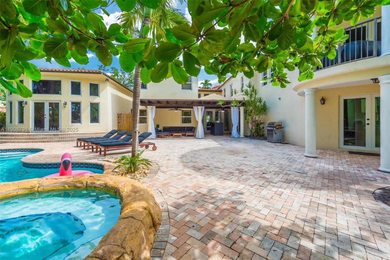 1051 NE 89th St, Miami, FL 33138 Photo