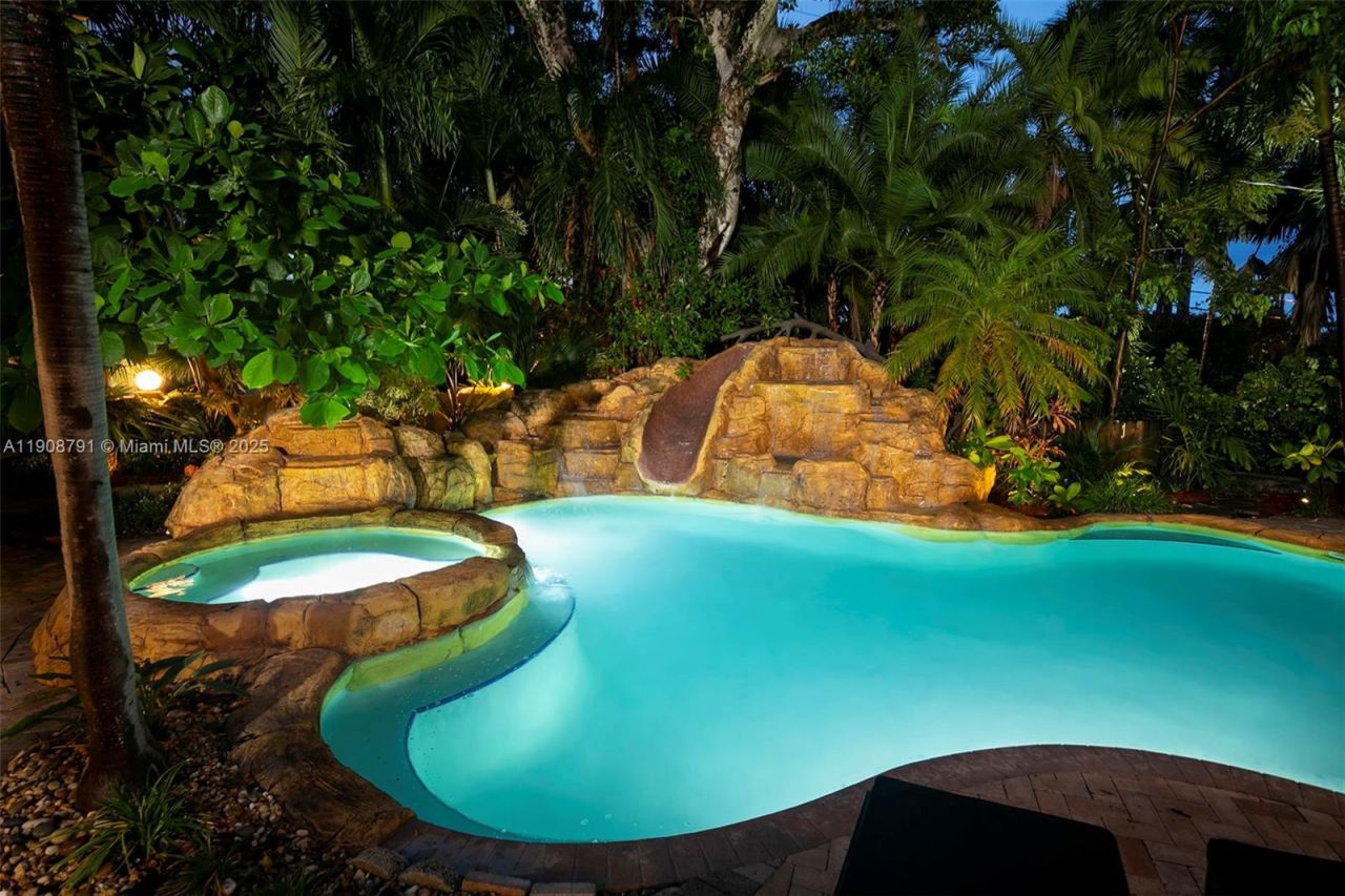 1051 NE 89th St, Miami, FL 33138 Photo