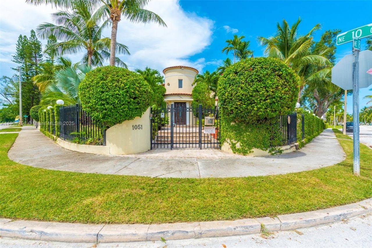 1051 NE 89th St, Miami, FL 33138 Photo