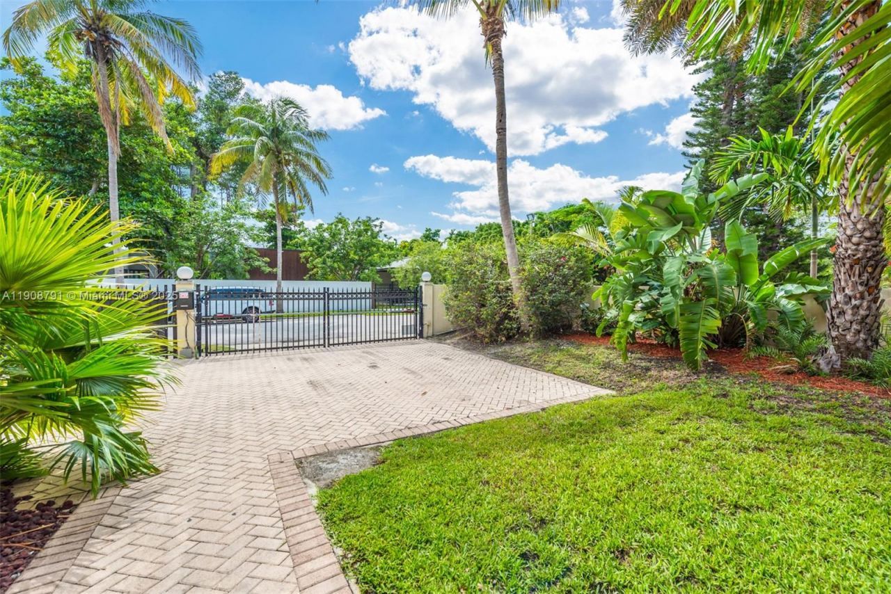 1051 NE 89th St, Miami, FL 33138 Photo