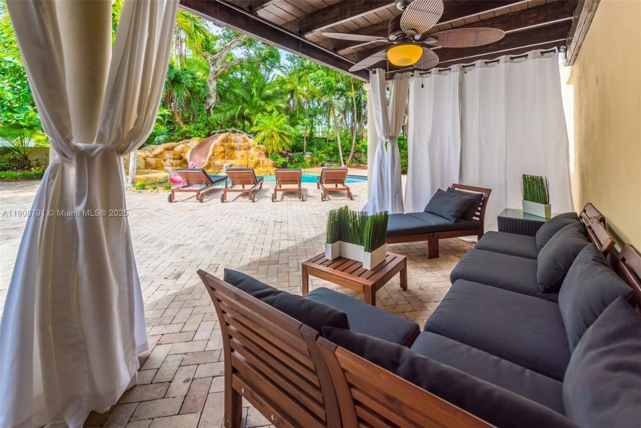 1051 NE 89th St, Miami, FL 33138 Photo