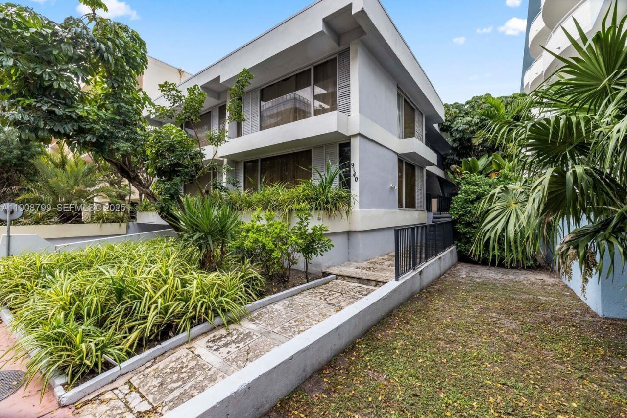 9140 Collins Ave, Unit C, Surfside, FL 33154 Photo