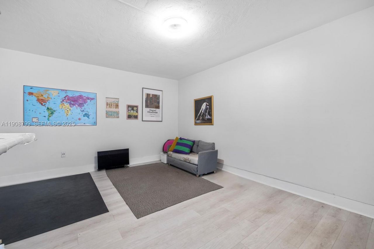 9140 Collins Ave, Unit C, Surfside, FL 33154 Photo