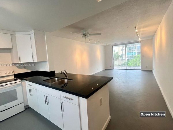 619 NE 14th Ave, Unit 304, Hallandale Beach, FL 33009