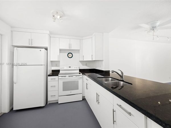 619 NE 14th Ave, Unit 304, Hallandale Beach, FL 33009