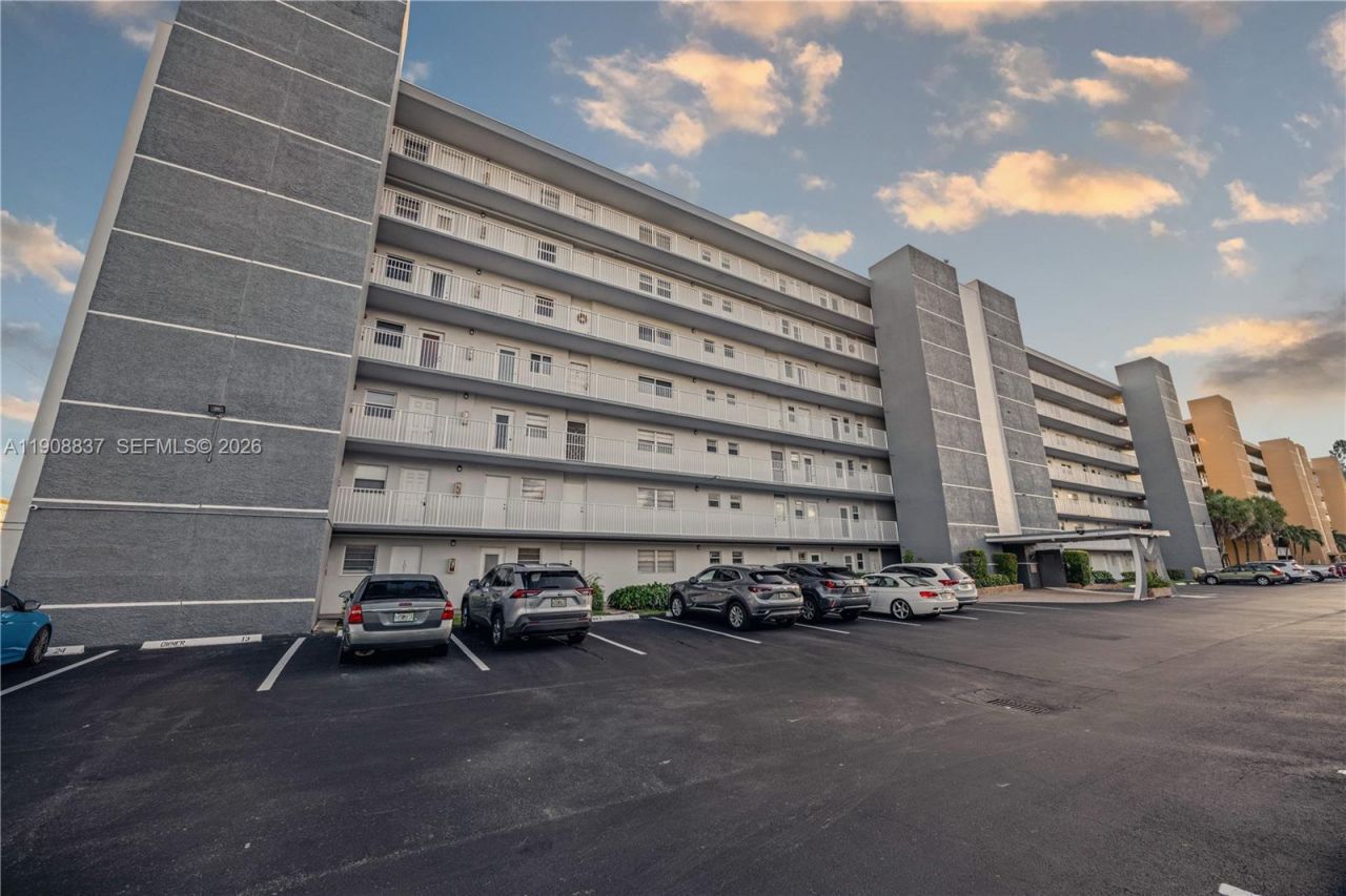 619 NE 14th Ave, Unit 304, Hallandale Beach, FL 33009 Photo