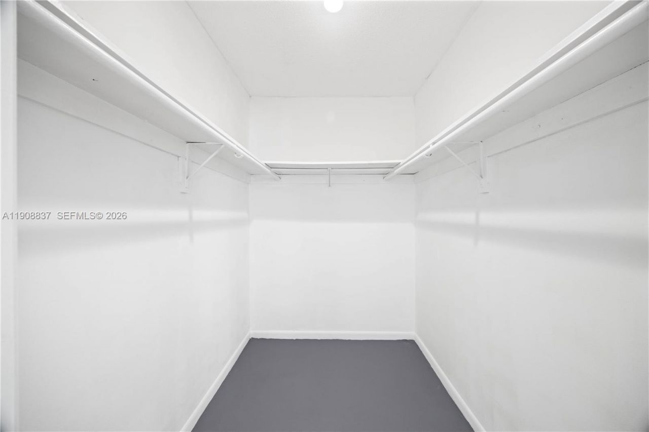 619 NE 14th Ave, Unit 304, Hallandale Beach, FL 33009 Photo