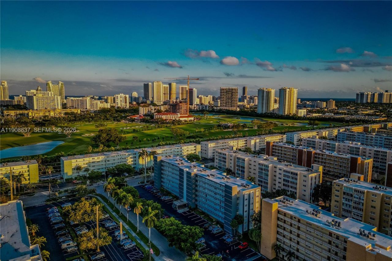 619 NE 14th Ave, Unit 304, Hallandale Beach, FL 33009 Photo