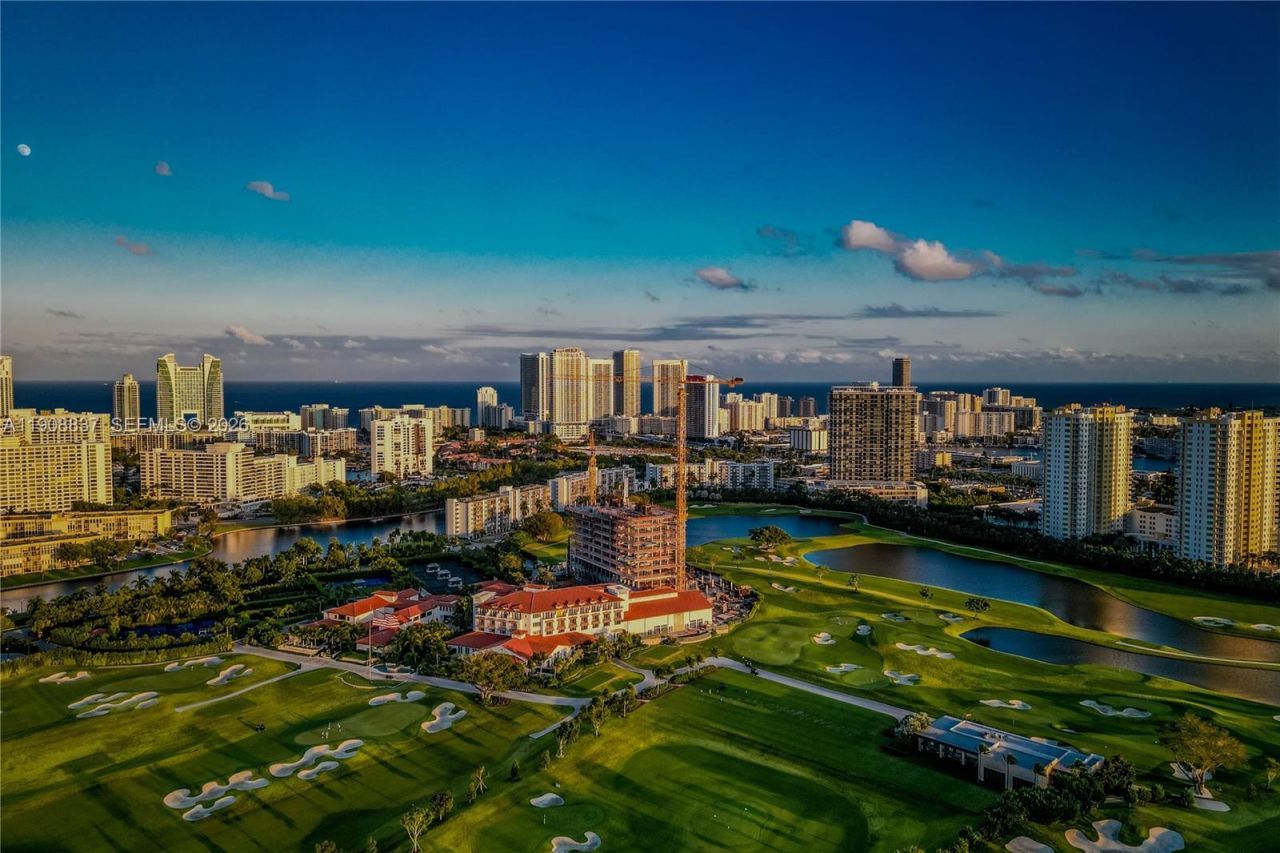 619 NE 14th Ave, Unit 304, Hallandale Beach, FL 33009 Photo