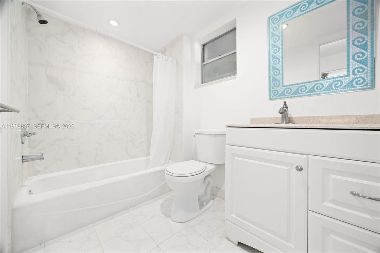 619 NE 14th Ave, Unit 304, Hallandale Beach, FL 33009 Photo