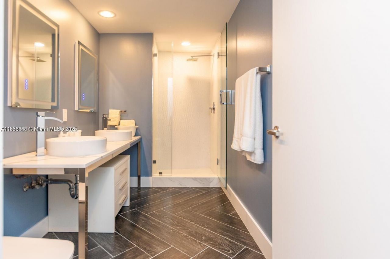 485 Brickell Ave, Unit 2302, Miami, FL 33131 Photo