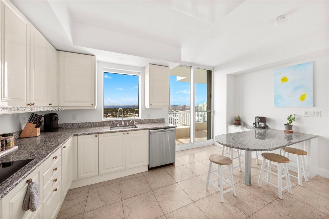 781 Crandon Blvd, Unit 1406, Key Biscayne, FL 33149 Photo