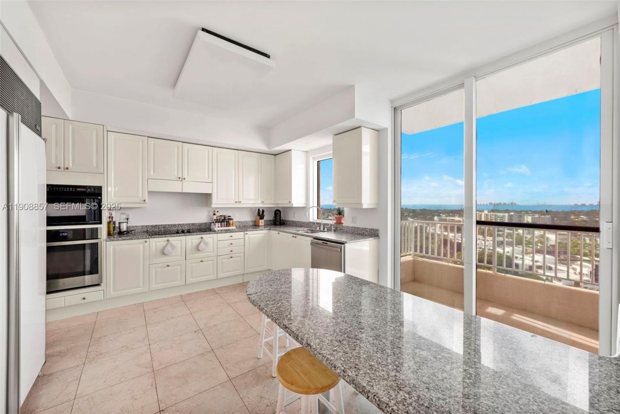 781 Crandon Blvd, Unit 1406, Key Biscayne, FL 33149 Photo