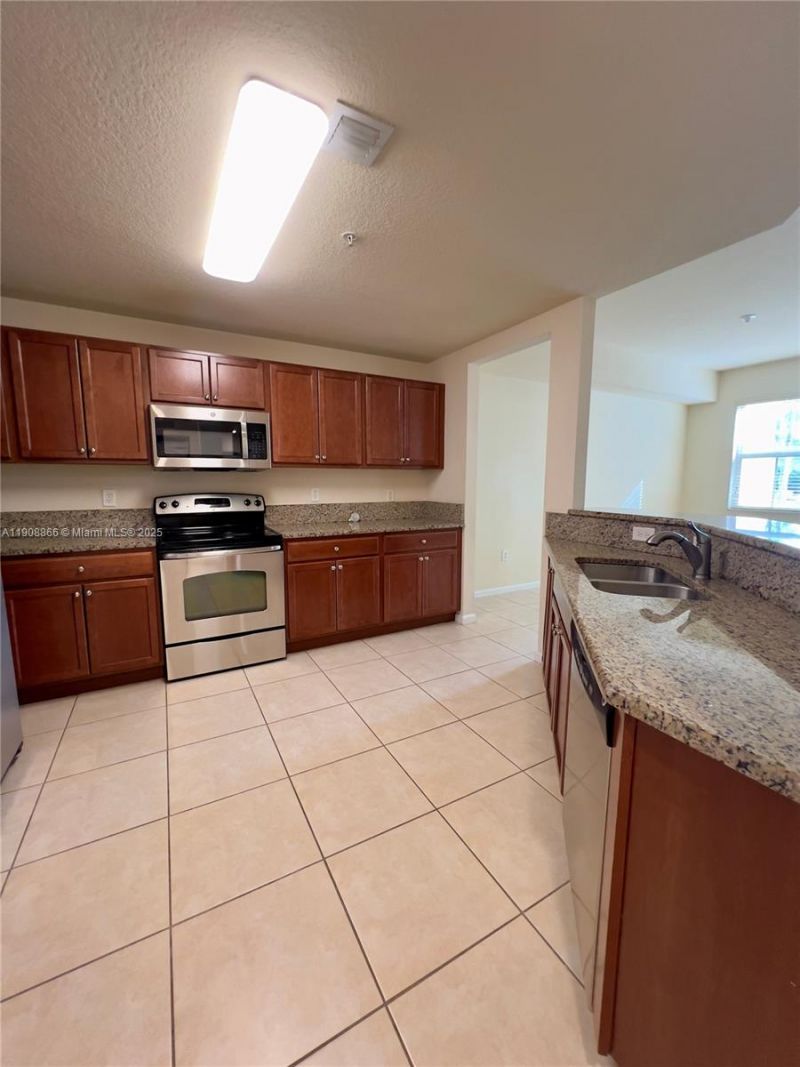 11501 NW 89th St, Unit 215, Doral, FL 33178 Photo