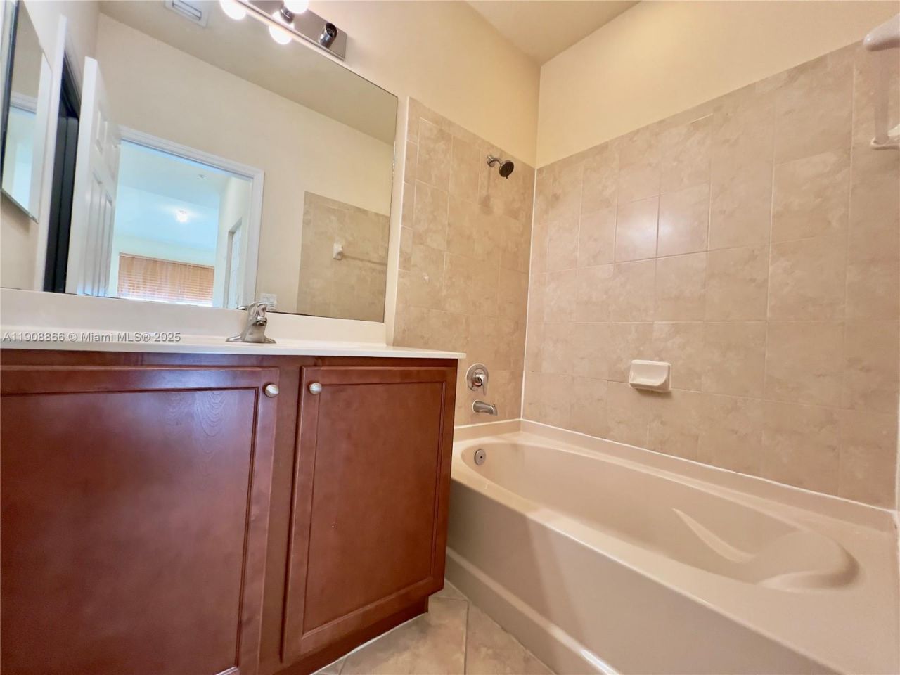 11501 NW 89th St, Unit 215, Doral, FL 33178 Photo