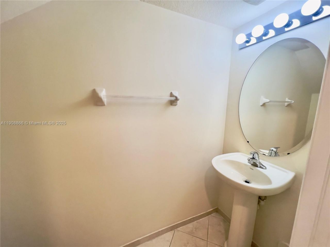 11501 NW 89th St, Unit 215, Doral, FL 33178 Photo
