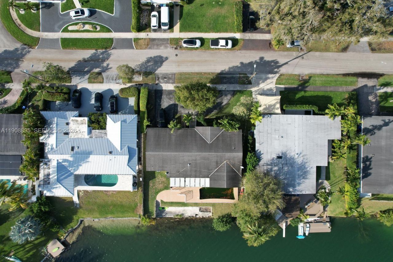 2010 NE 196th Ter, North Miami Beach, FL 33179 Photo