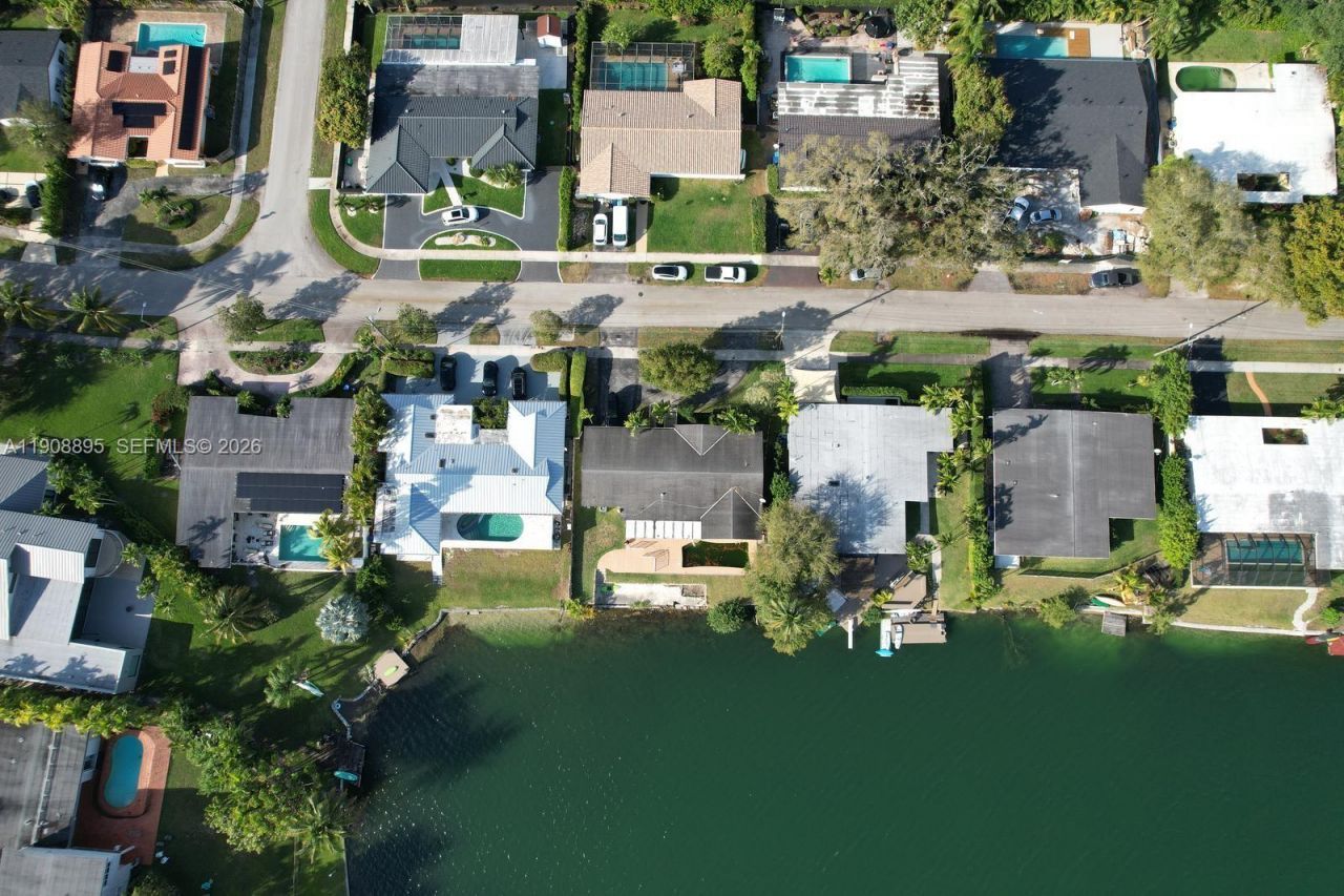 2010 NE 196th Ter, North Miami Beach, FL 33179 Photo