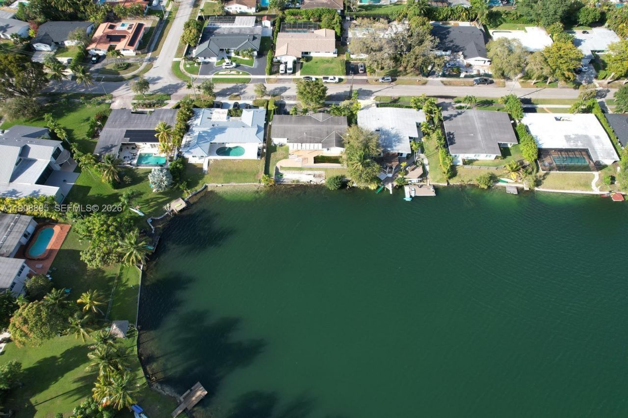 2010 NE 196th Ter, North Miami Beach, FL 33179 Photo