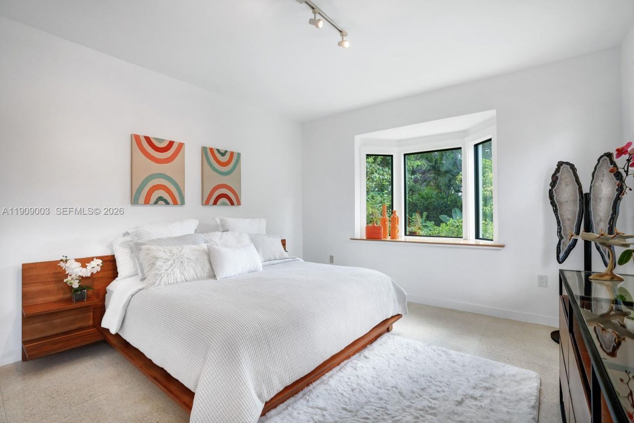 575 Hibiscus Ln, Miami, FL 33137 Photo