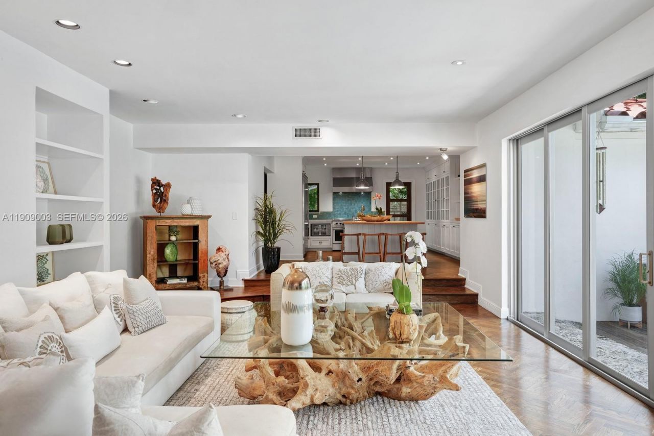 575 Hibiscus Ln, Miami, FL 33137 Photo