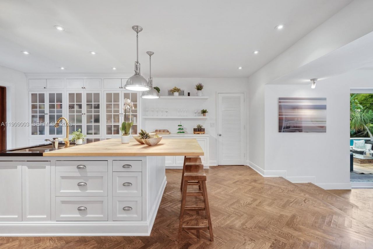 575 Hibiscus Ln, Miami, FL 33137 Photo