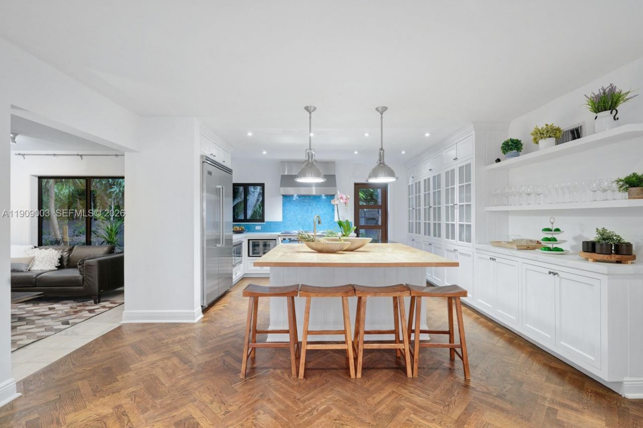 575 Hibiscus Ln, Miami, FL 33137 Photo